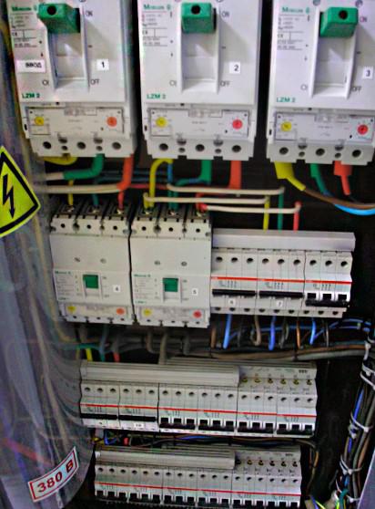 Компоновка электрощитов (от 3000 руб.) Электрощиты на стадии подключения дома к электричеству после оформления документов на подключение.